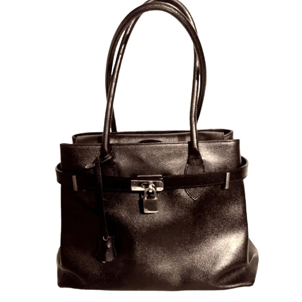Vintage Leather Lock Key Shoulder Bag Made in Italy ❤️